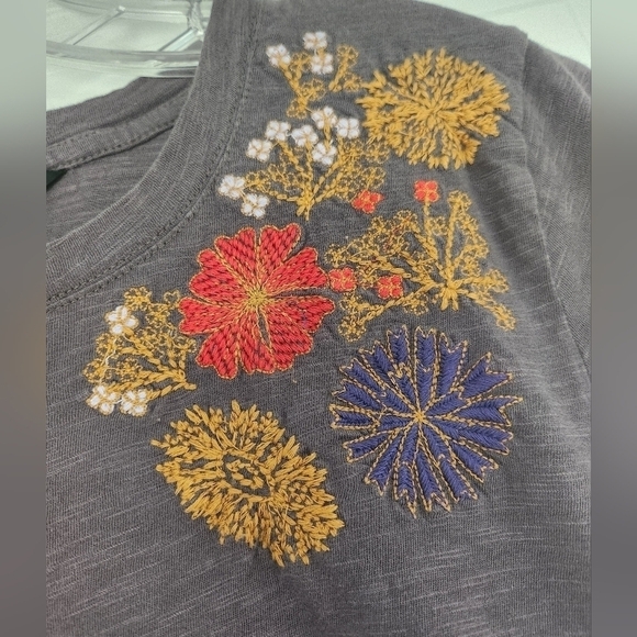 Lucky Brand gray short sleeve T-shirt with floral embroidery size Small - Picture 3 of 5